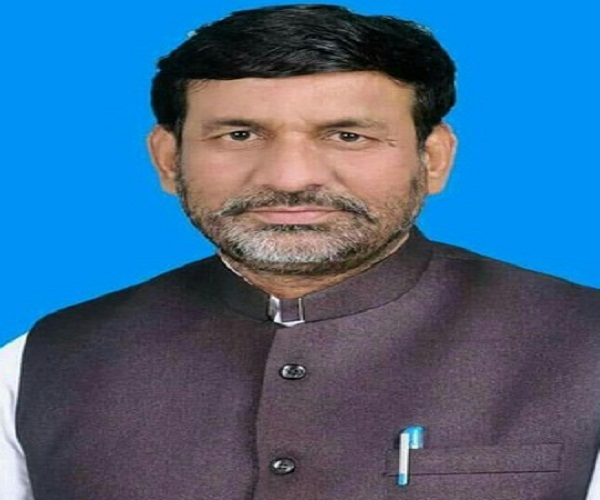Banda MP RK Singh Patel isolates at home