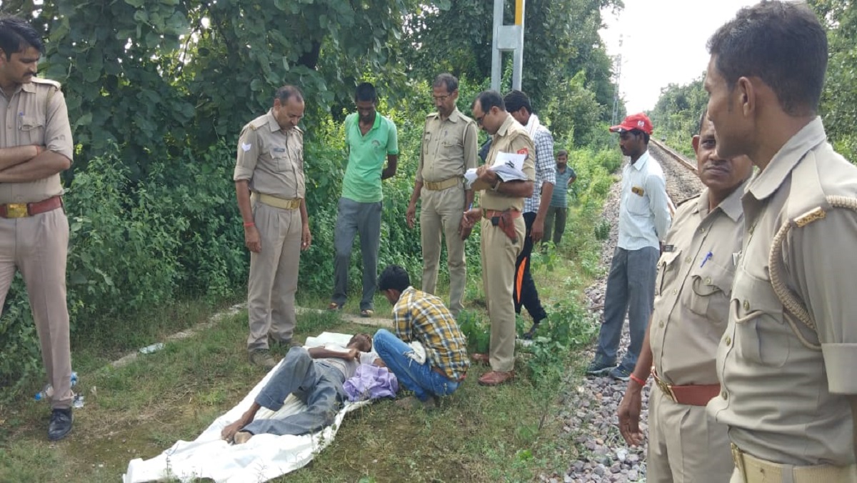 After the death of the son, the father also died in Mahoba by train