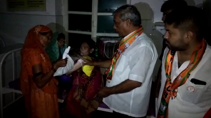 minister fruit distribution in woman hospital