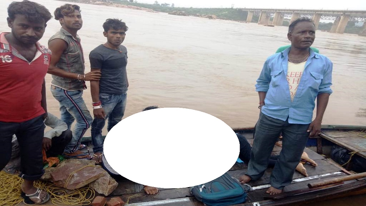 Minor lovers jumped into the Ken river in Banda