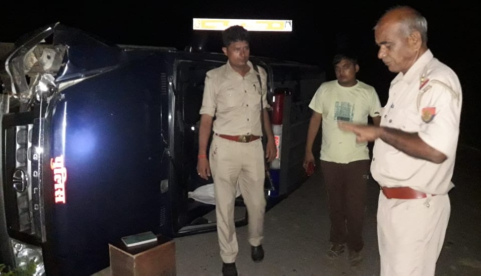 Police constable injured in police jeep overturning in Hardoi