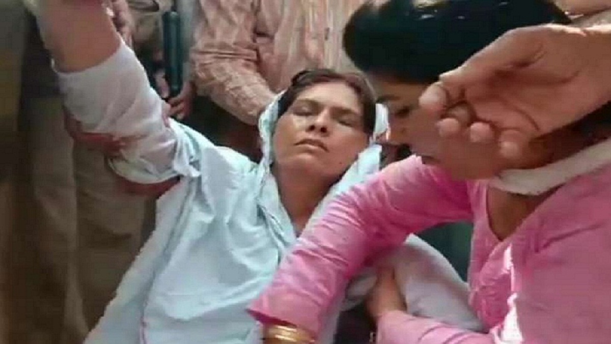 saharanpur bjp leader shashi tyagi try to burn herself on mla house