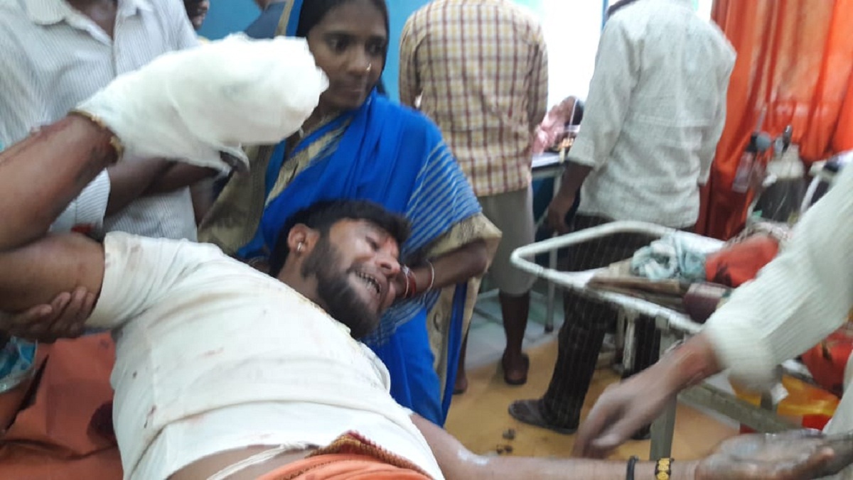 Farmer injured due to  Crackers burst in hand in Banda