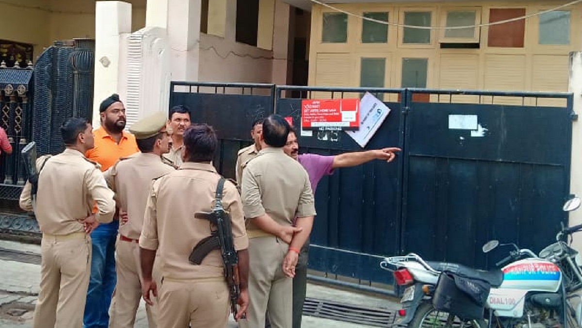 70 thousand robbed from cashier in Kanpur in broad daylight