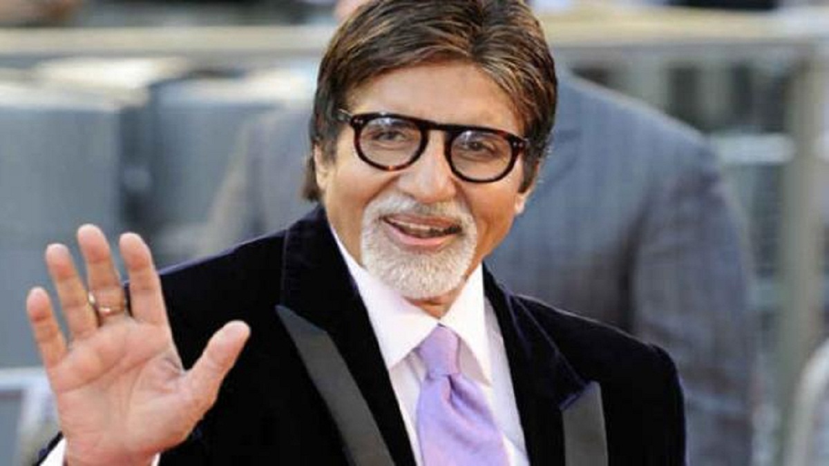 Amitabh Bachchan returns home from hospital