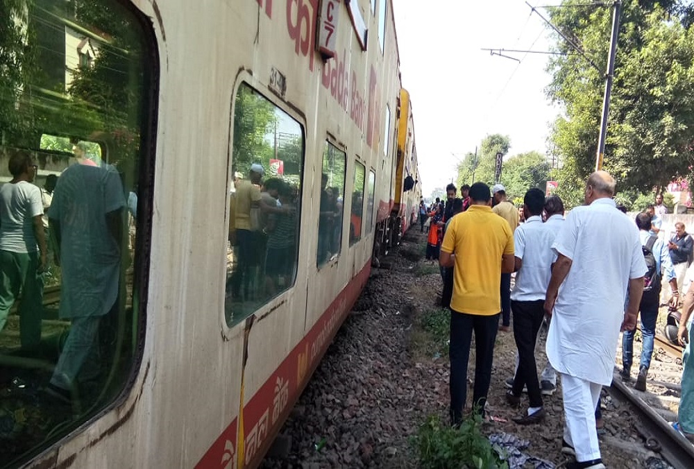 Anand Vihar double-decker train derails in Moradabad