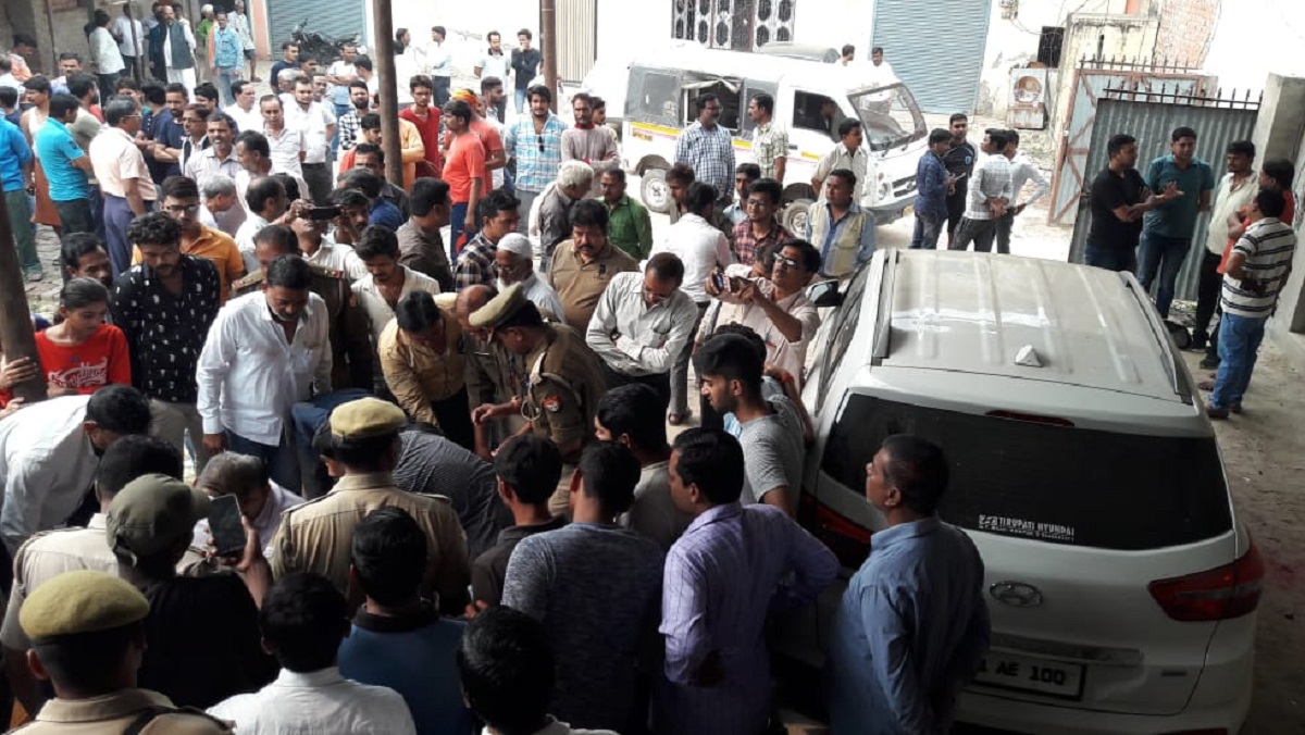 College manager murdered body found in car in Fatehpur