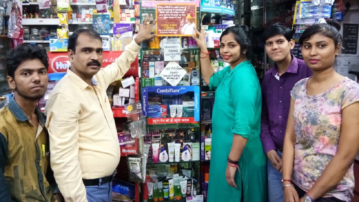 Drug trade organization of Kanpur campaigned against single use plastic