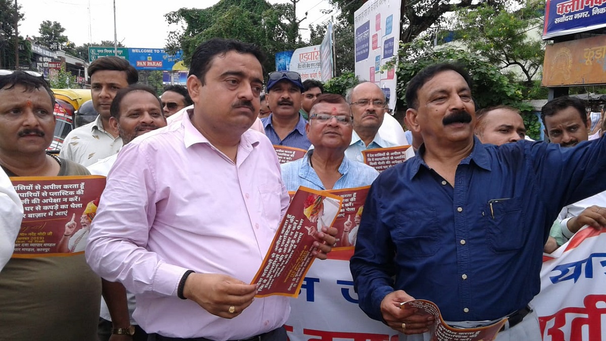 Drug trade organization of Kanpur campaigned against single use plastic