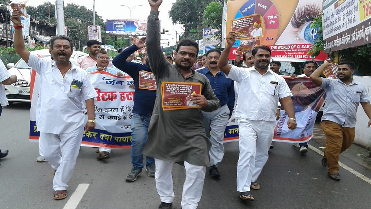 Drug trade organization of Kanpur campaigned against single use plastic
