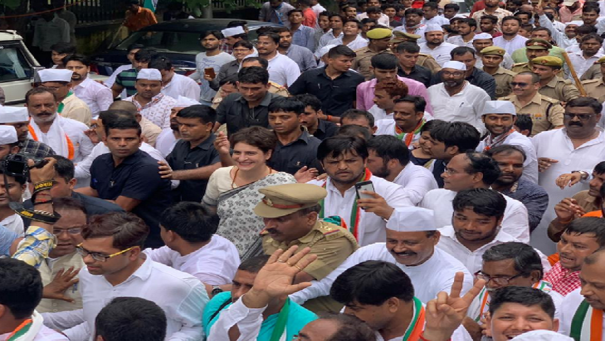 Priyanka Gandhi undertakes silent march withusands of activists in Lucknow