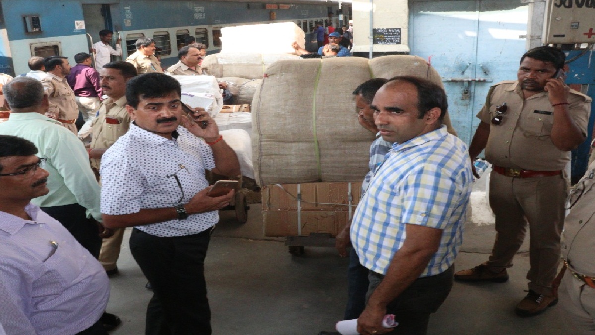 UP GST team raids Kalindi Express at Kanpur Central Railway Station, bags worth lakhs