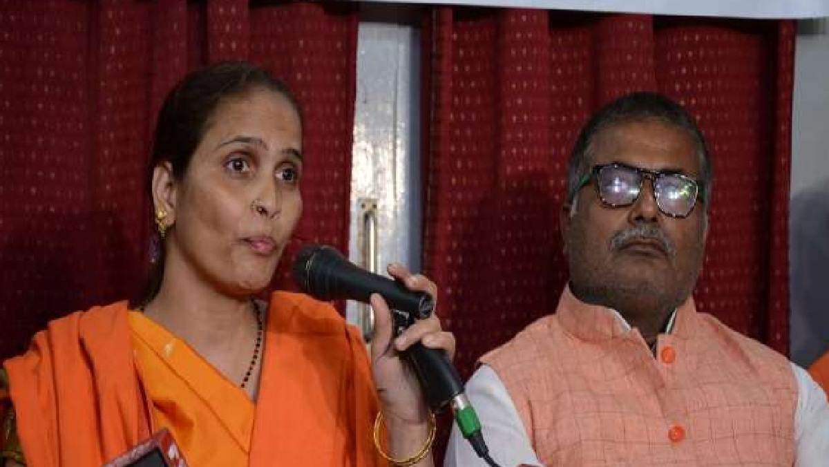 Wife of Hinduist leader Kamlesh Tiwari said in the press conference that the killers should be hanged soon