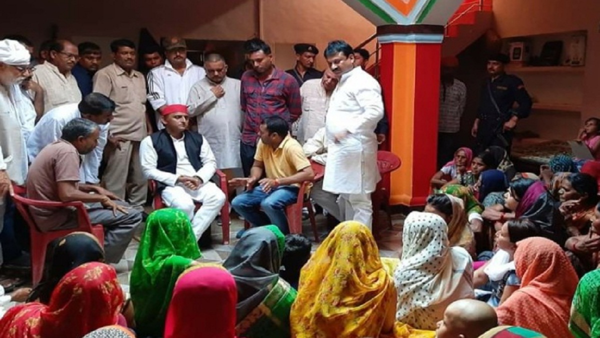 akhlesh yadav in jhanshi at puspendra house-1