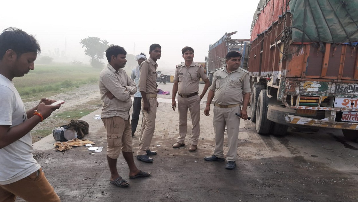 One driver killed in truck collision on highway in Fatehpur, Khalasi serious