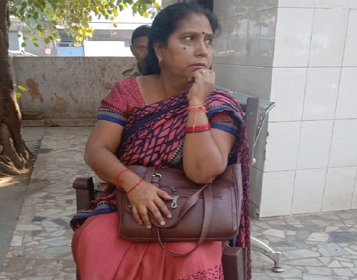 Bike riders in Kanpur snatched the chain from the woman