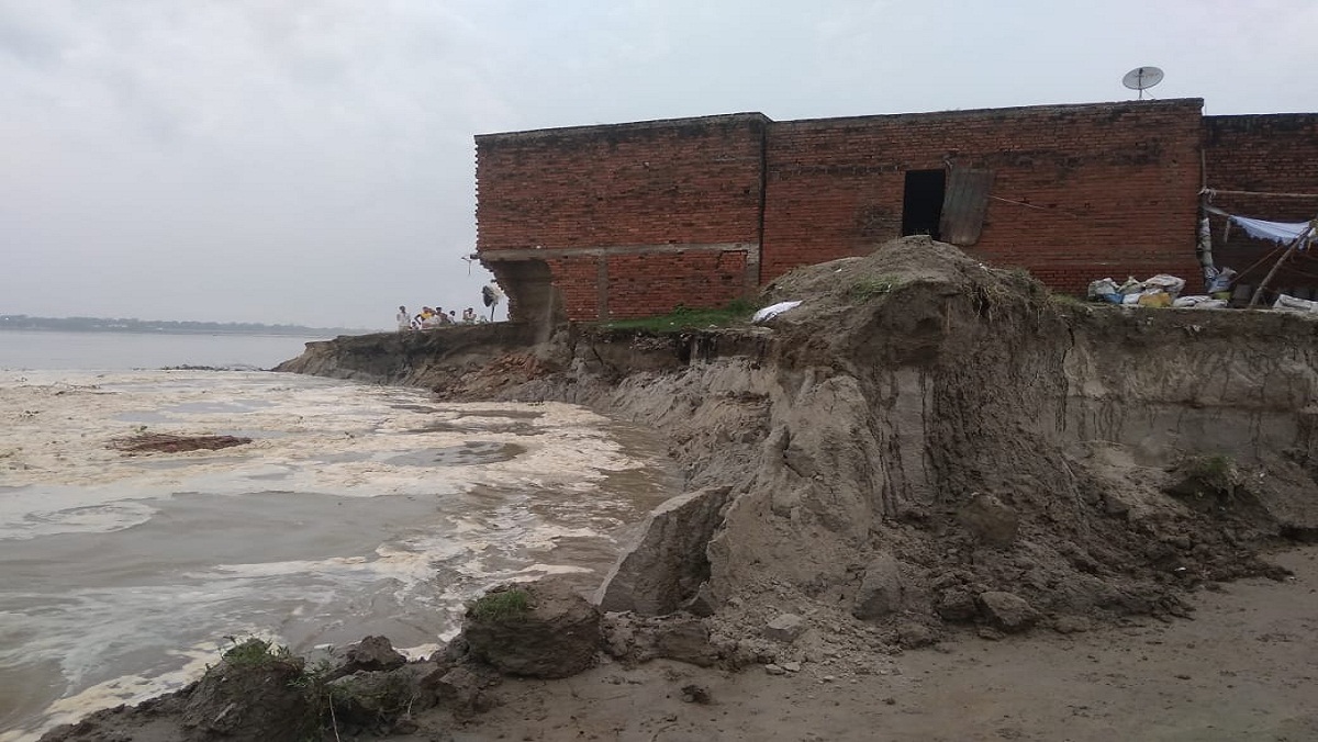 Pucca house collapsed in Ganga in Unnao