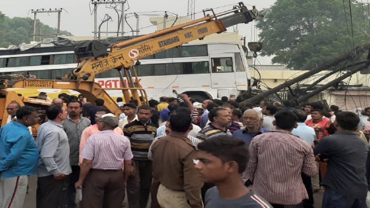 Uncontrolled bus at Engineering intersection in Lucknow killed two, including injured child, many injured