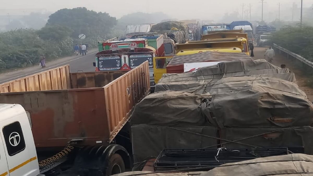 Several km long jam on Lucknow-Kanpur highway