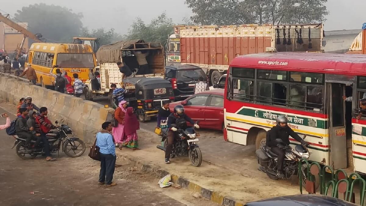 Several km long jam on Lucknow-Kanpur highway