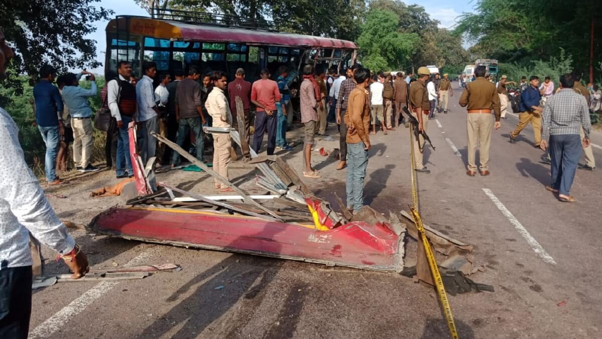 9 people killed in roadways-truck collision in Banda