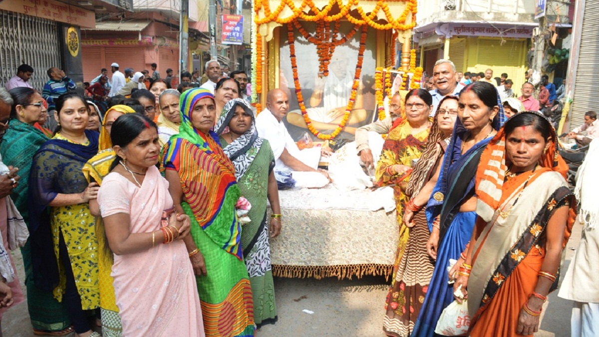 grand procession started with cheers in Banda 