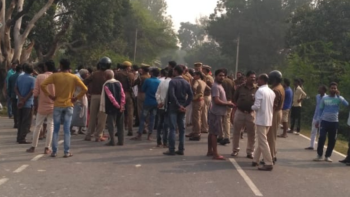 Anger erupted over the death of a lineman in Unnao road jam