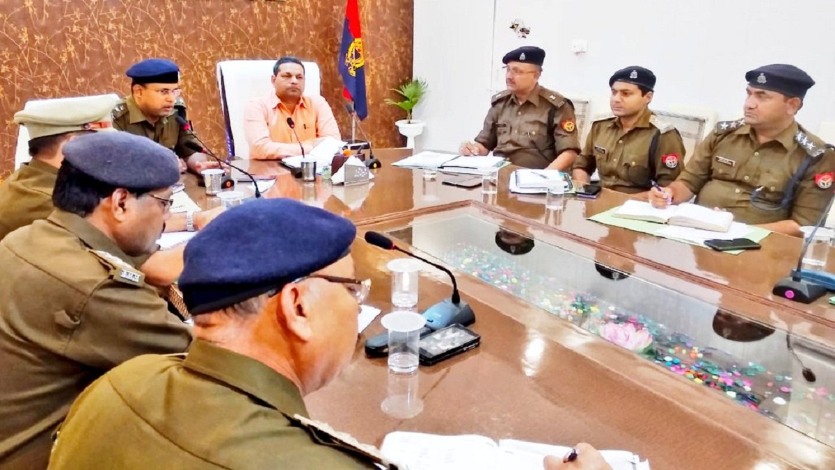 Banda DIG Dipak kumar meeting with all sp