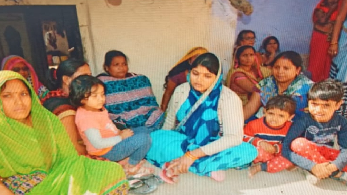 Husband commits suicide by jumping in front of train after killing wife in Chitrakoot