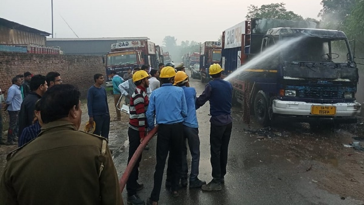 One killed and two dead in fire in truck parked outside HP gas plant in Unnao