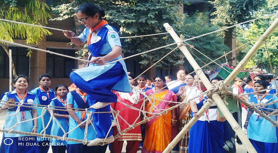 Scout guides perform tricks at Banda Government Women's College
