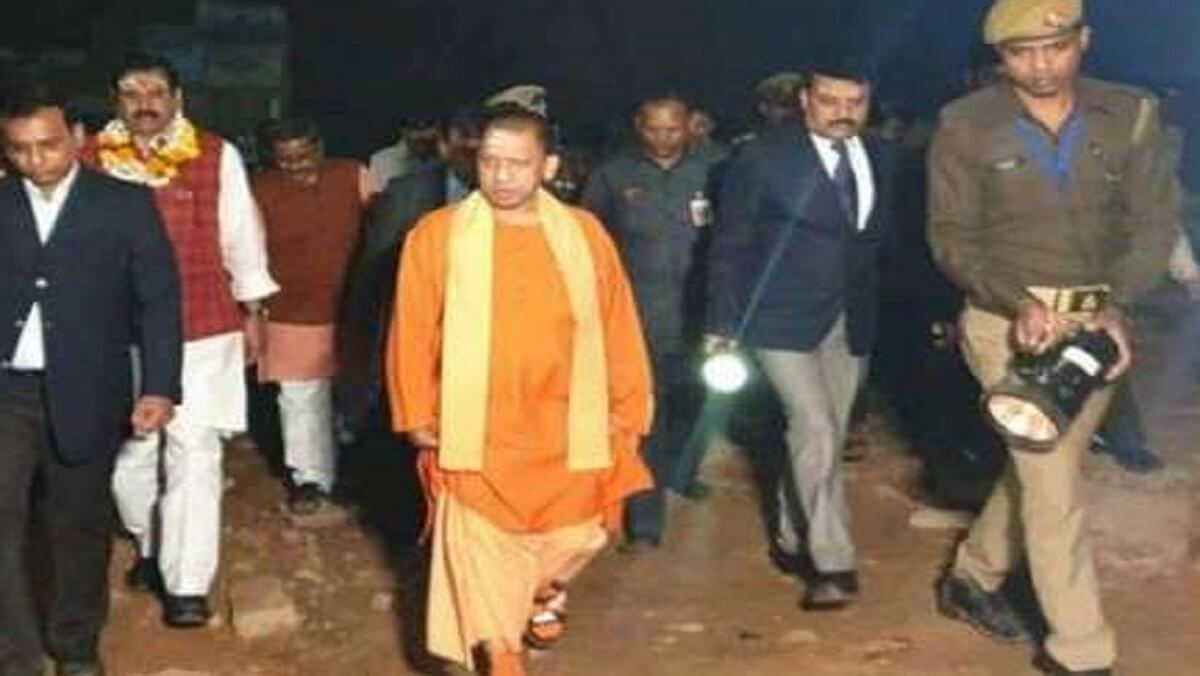 CM Yogi suddenly reached Varanasi late at night, inspected under torch light