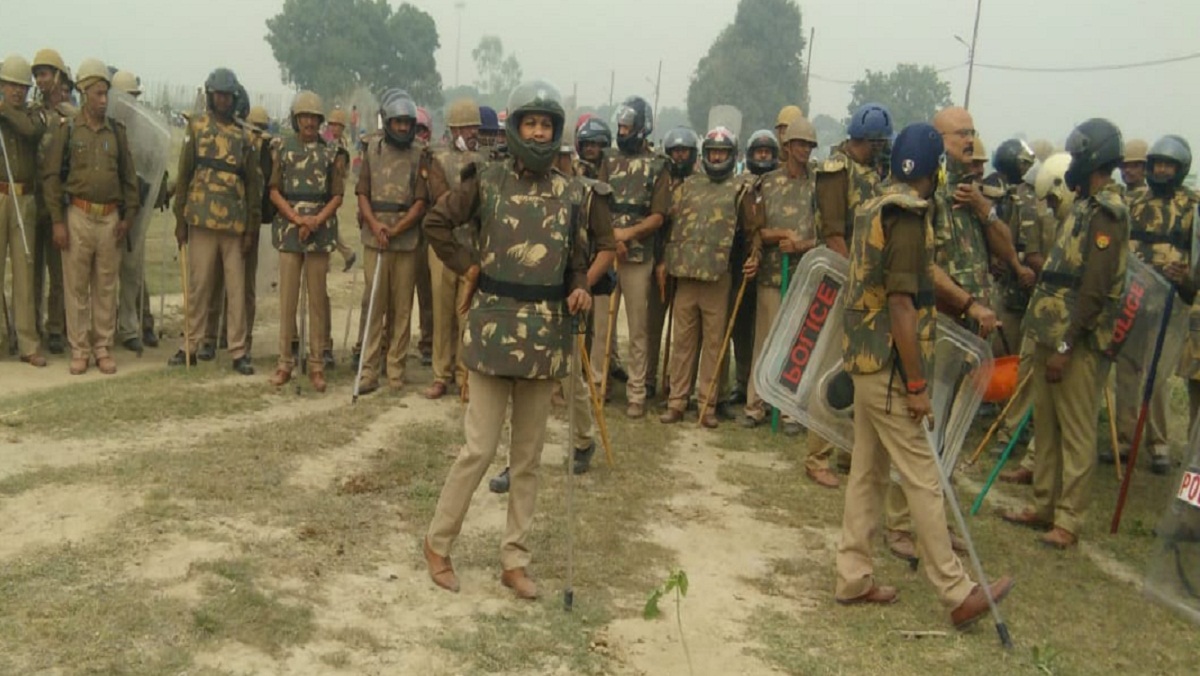 Stoning of farmers, CO and four soldiers injured in Unnao for compensation in Trans Ganga City