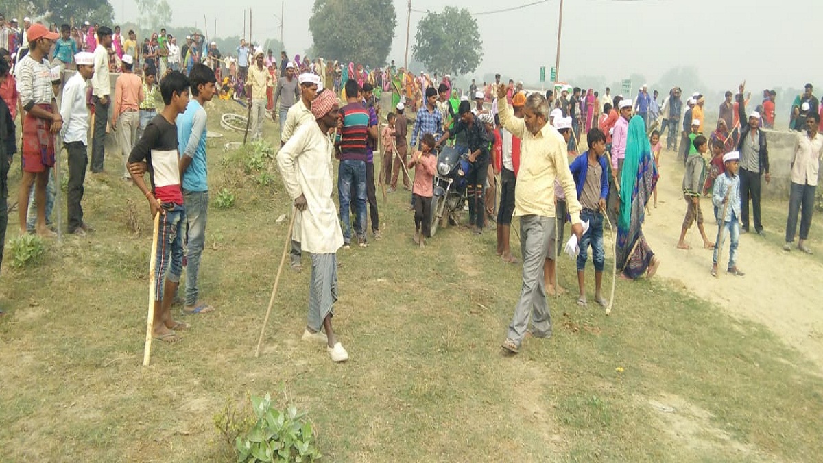 Stoning of farmers, CO and four soldiers injured in Unnao for compensation in Trans Ganga City