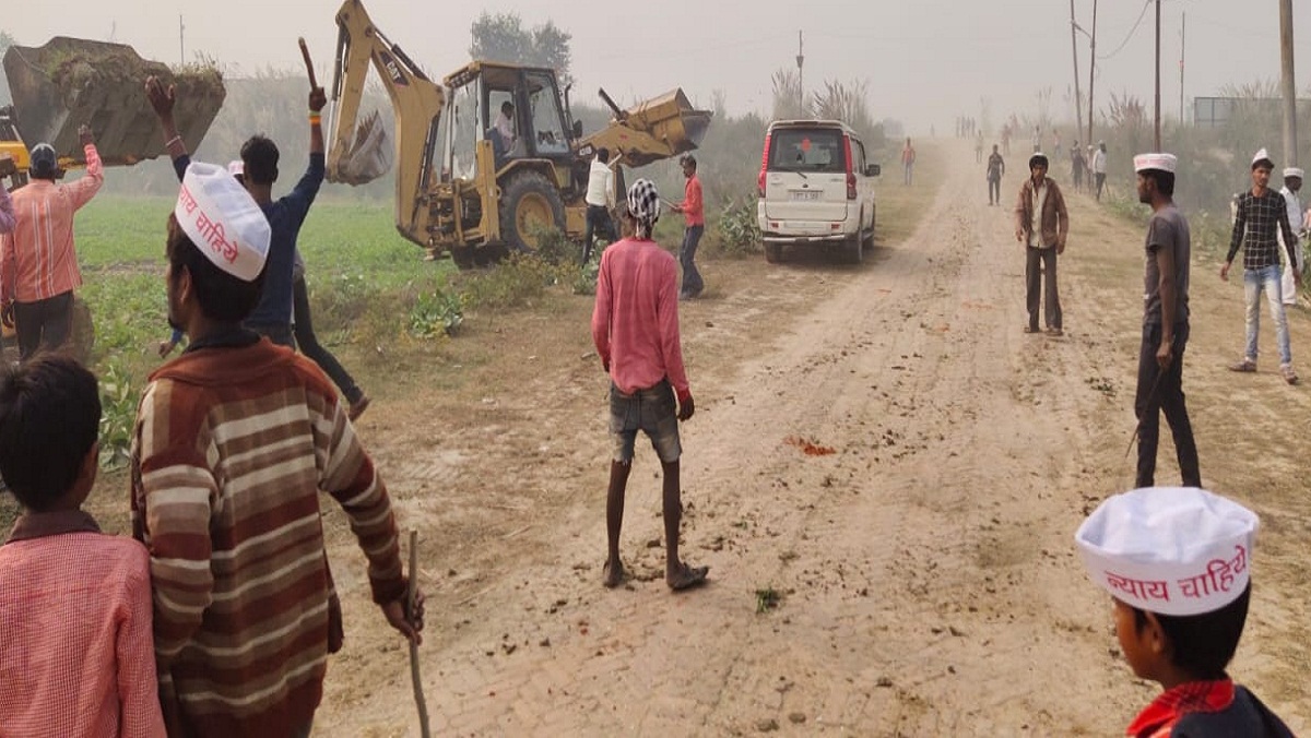 Stoning of farmers, CO and four soldiers injured in Unnao for compensation in Trans Ganga City