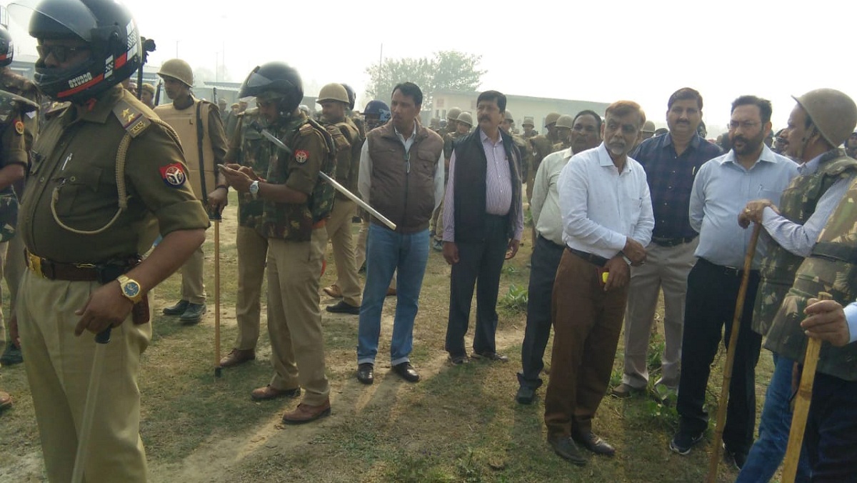 Stoning of farmers, CO and four soldiers injured in Unnao for compensation in Trans Ganga City