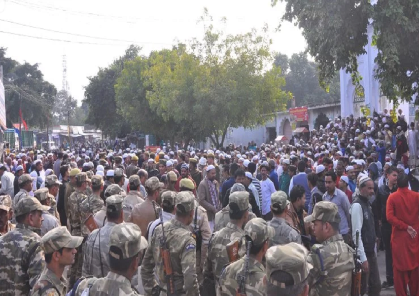 Banda oppose of cab in front of masjid after jumma namaj