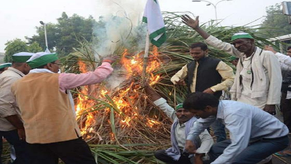 Farmers lit sugarcane holi in Lucknow to encircle the assembly