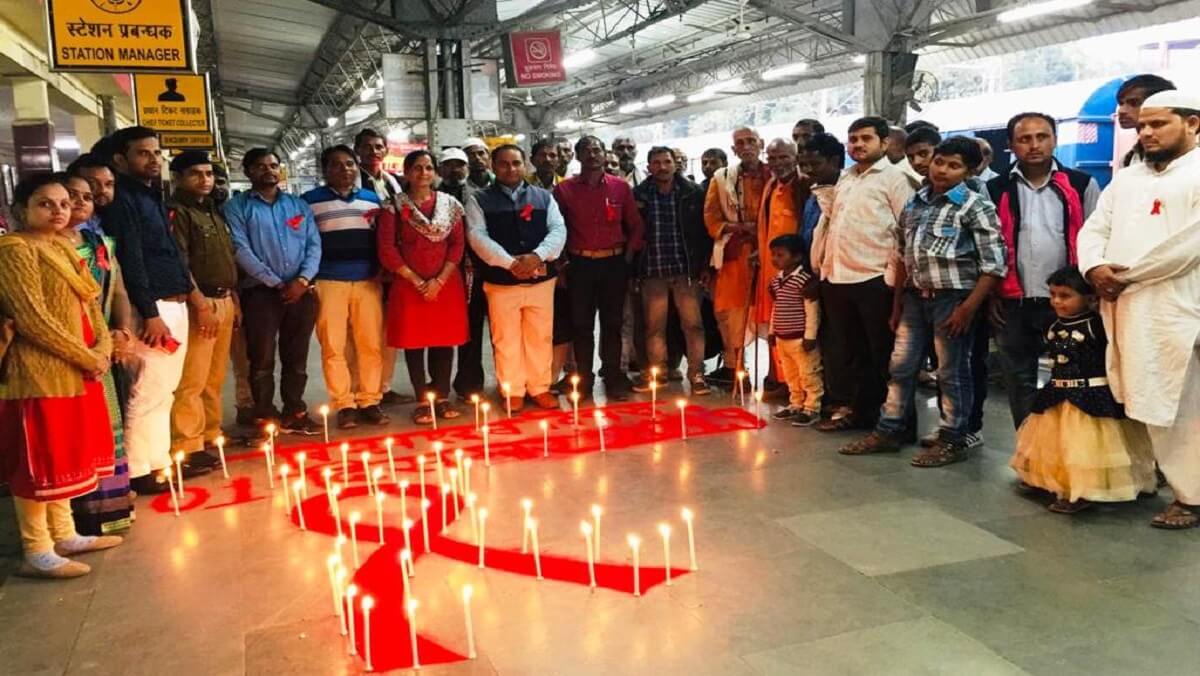 In Banda Railway passengers at the station Towards AIDS Made aware
