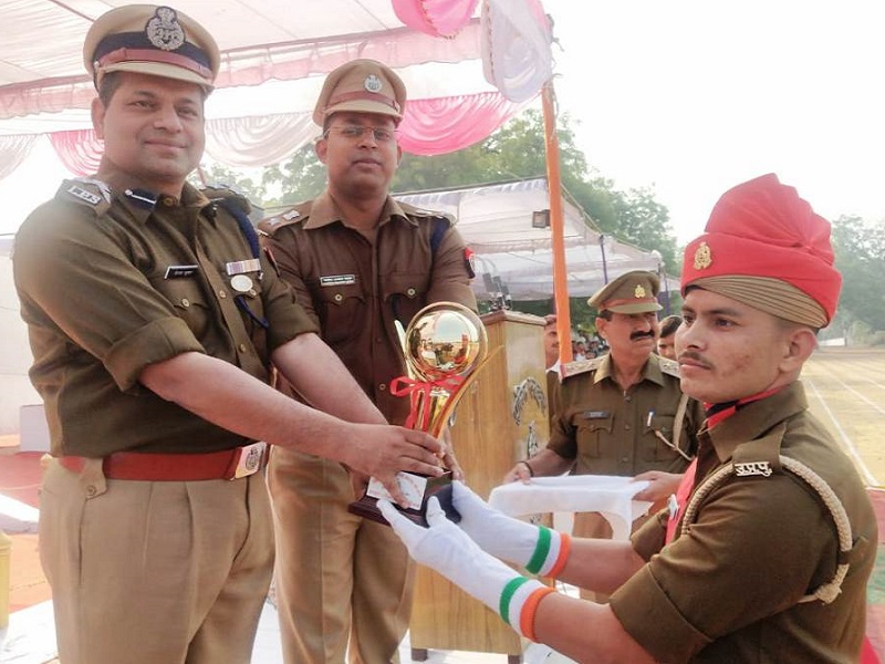 Passing out parade of policemen in Banda