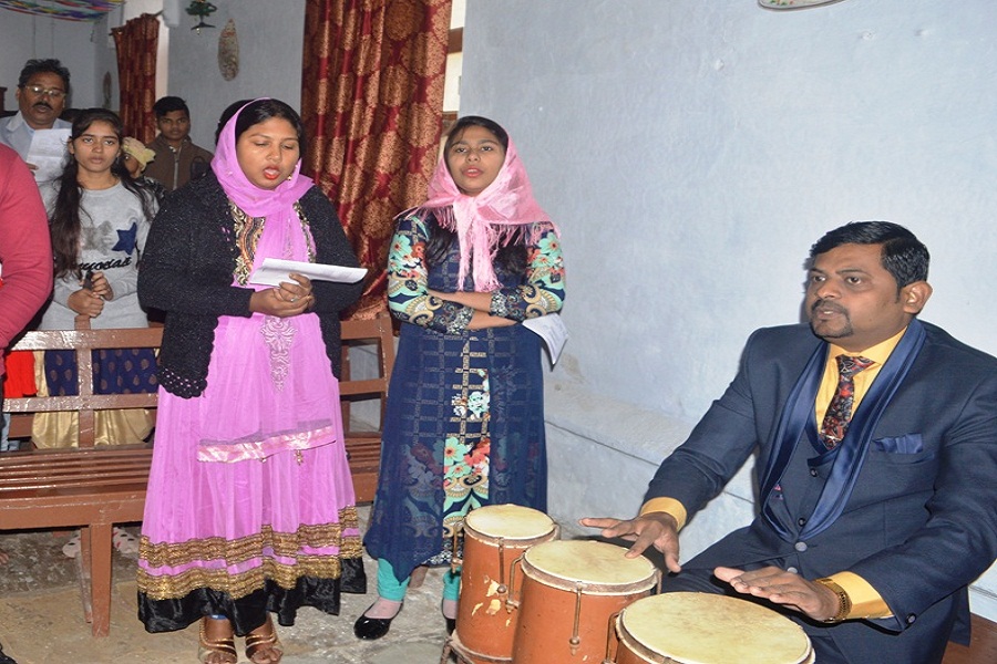 Prayers were held in the church on the occasion of Christmas Day in Banda