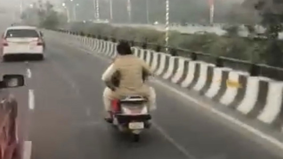 Priyanka gandhi on skooty in Lucknow