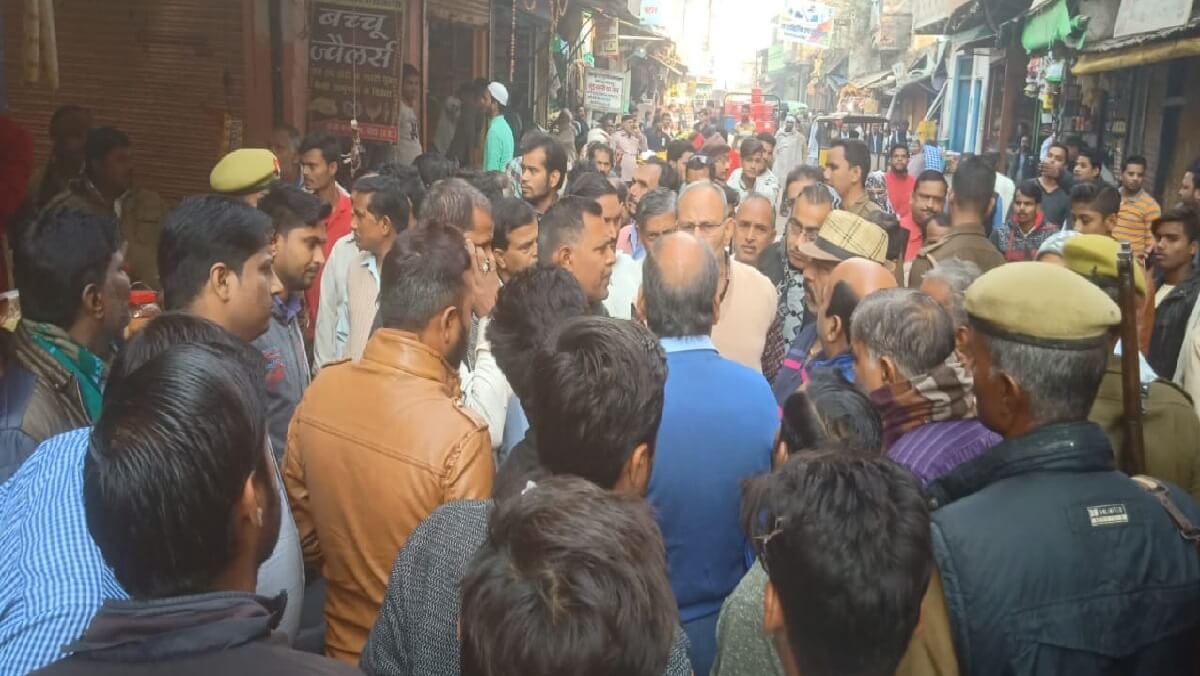 Raid against polythene in Banda vegetable market, Shopkeepers Ruckus