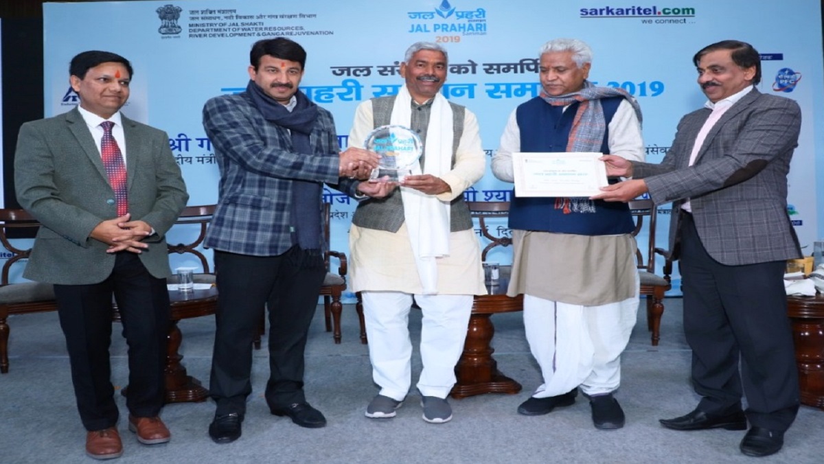 Umashankar Pandey of Banda received Water Warrior Award in Delhi