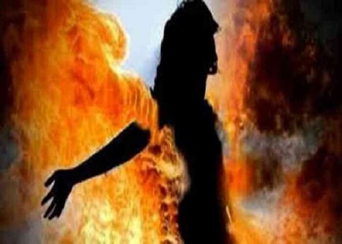 Brother burnt sister and lover alive in Banda, both dead