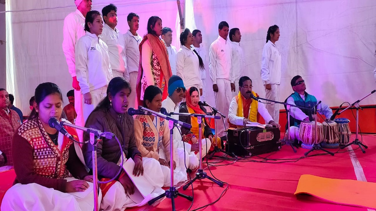 cm Yogi Adityanath arrived convocation ceremony of Divyang University in Chitrakoot