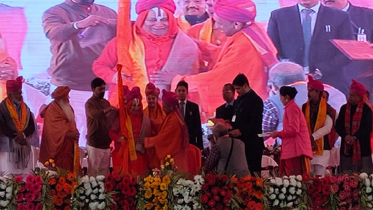 cm Yogi Adityanath arrived convocation ceremony of Divyang University in Chitrakoot