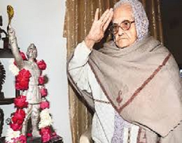 Freedom fighters and Lieutenant Manwati Arya of Azad Hind Fauj passed away in kanpur