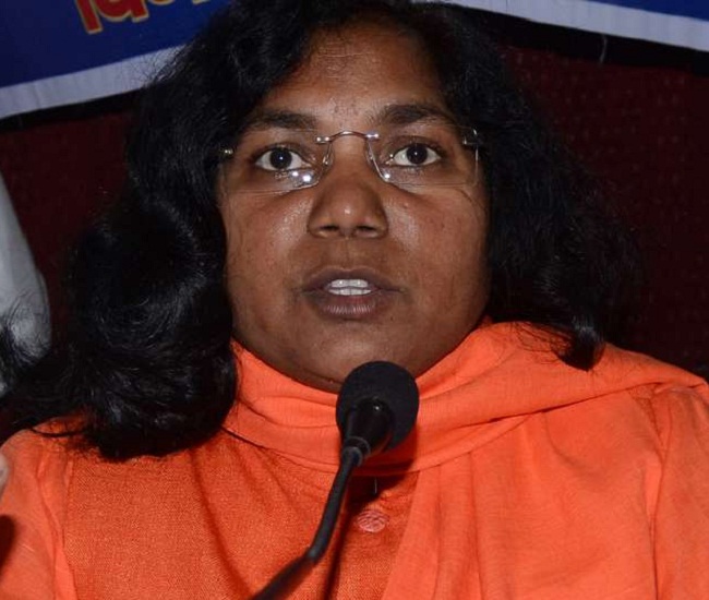 Former MP Savitribai also resigns from Congress