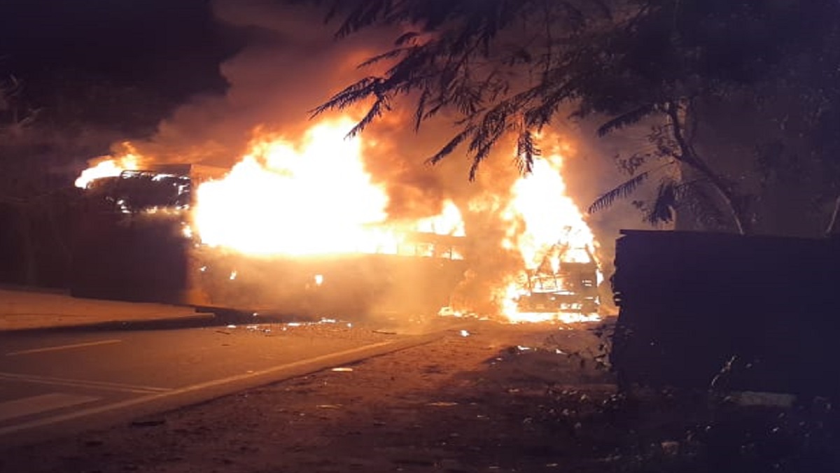 10 passengers burnt alive due to bus-truck collision in Kannauj Gursahayganj